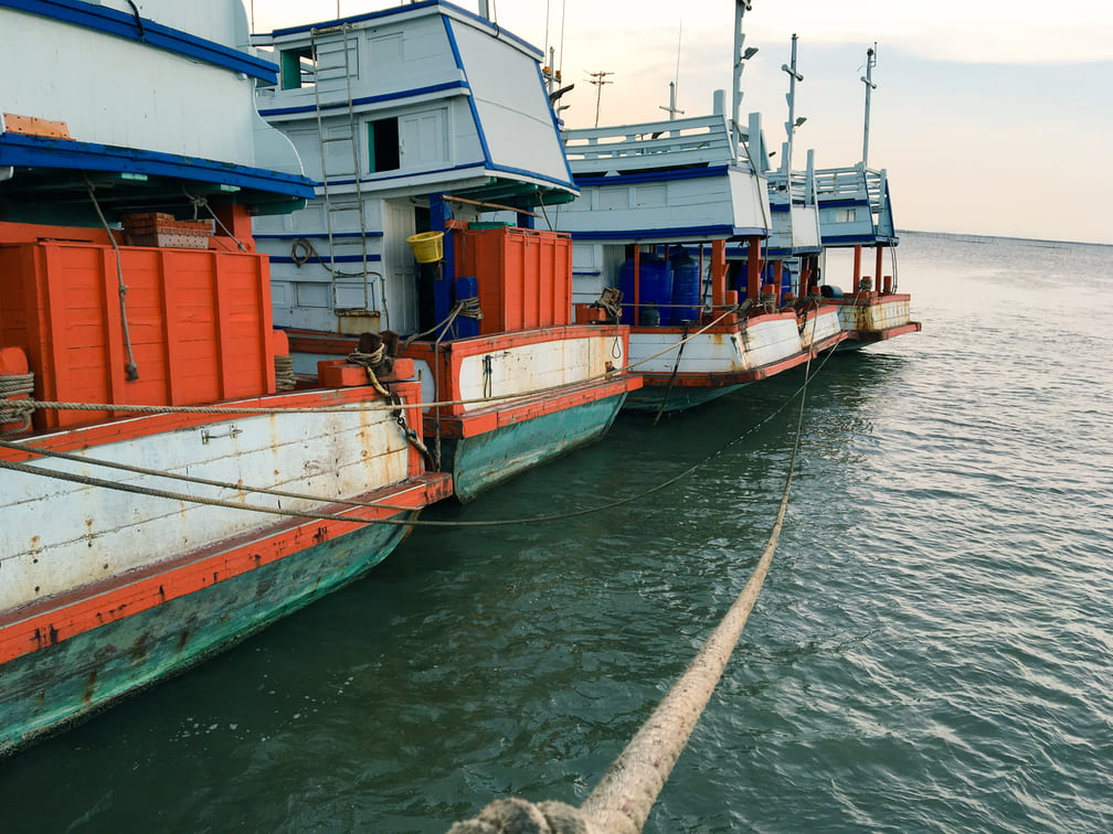 boats_moored_sea.jpg