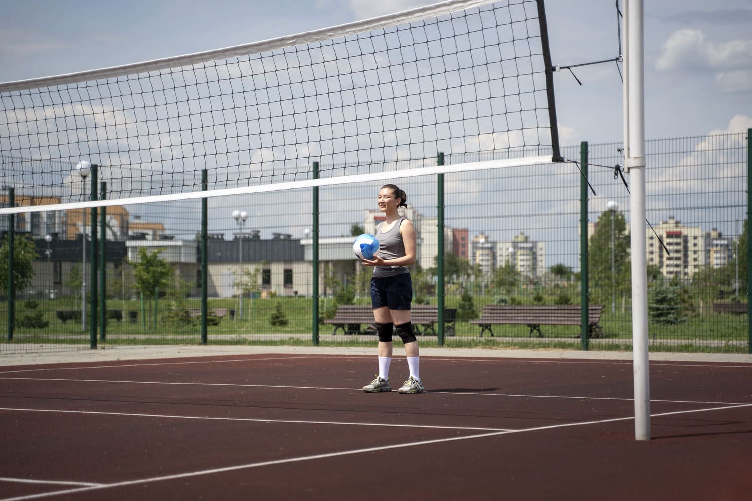 volleyball_players_having_match.jpg